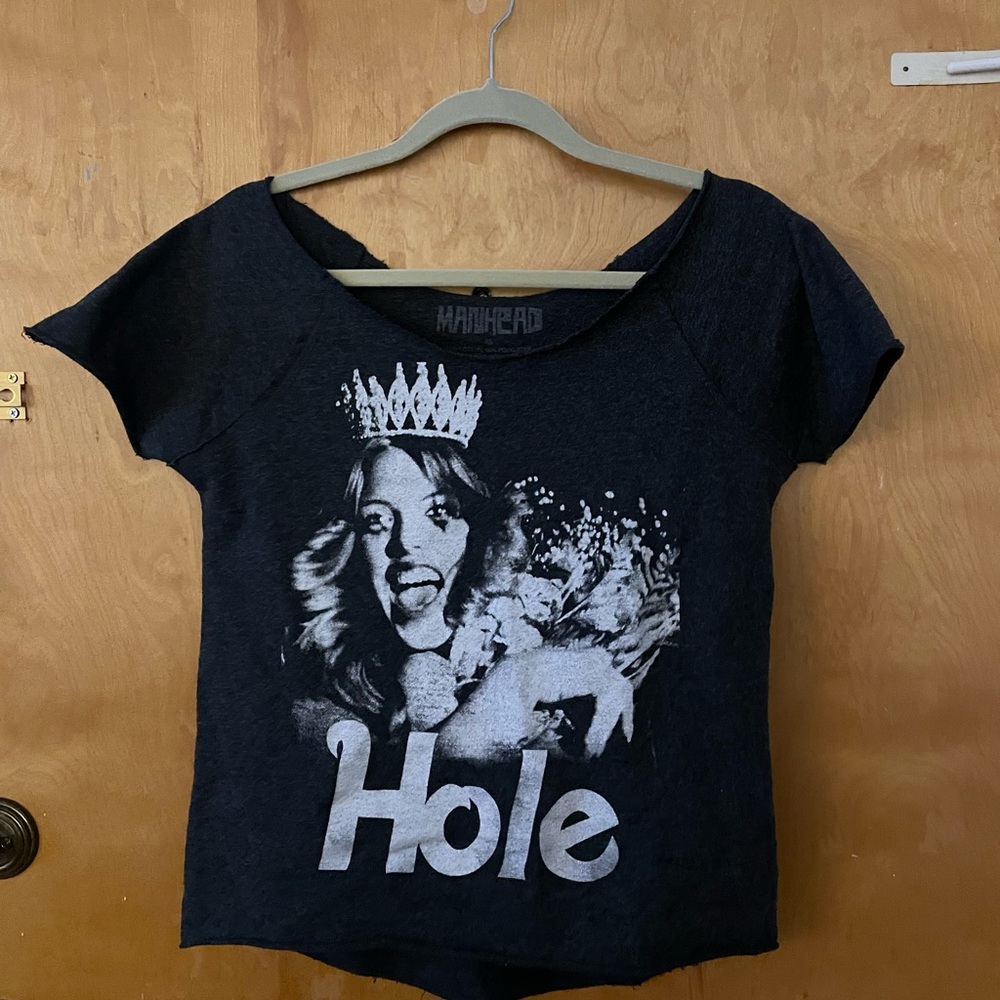 Hole band tee